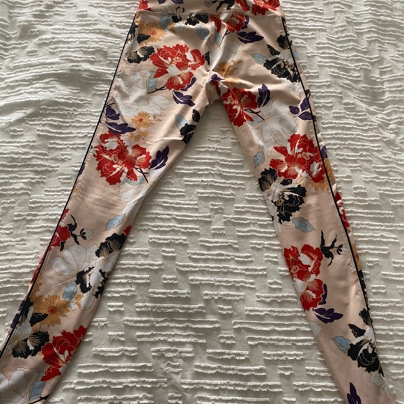Forever 21 Floral Leggings - Picture 2 of 4